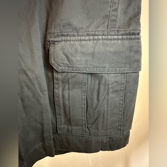 Amazon Essentials NWT size 38 shorts Navy. Inseam approximately 9 inches. Cargo! - Picture 3 of 6